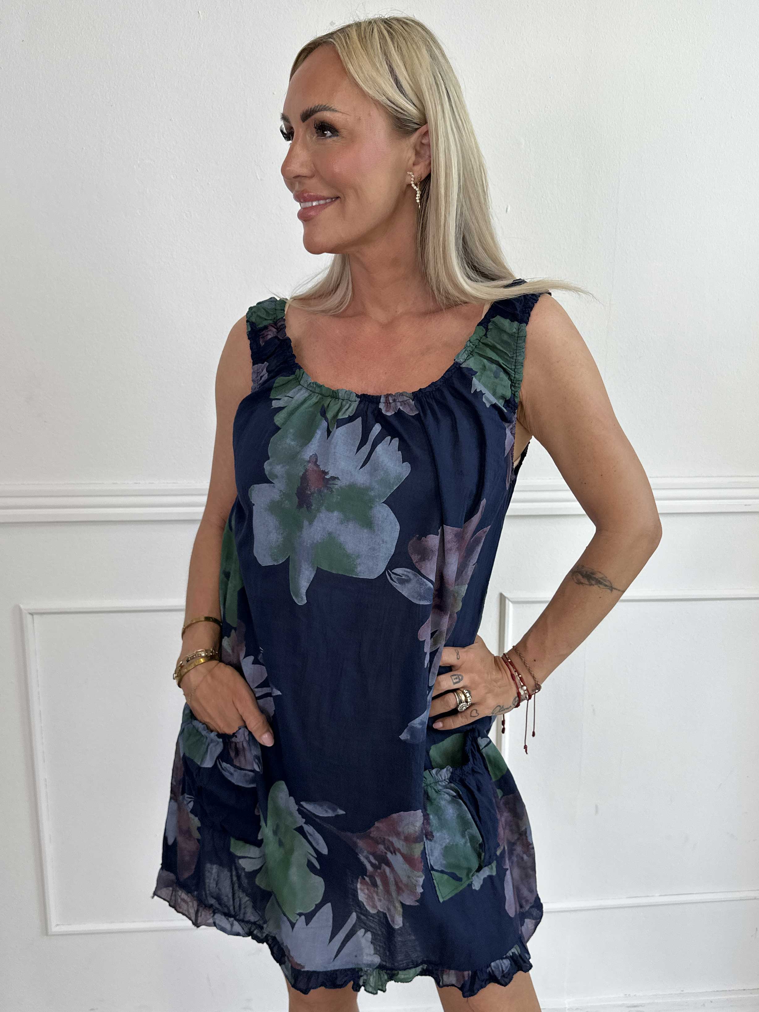 Achlys - Let og luftig tunikakjole med blomsterprint